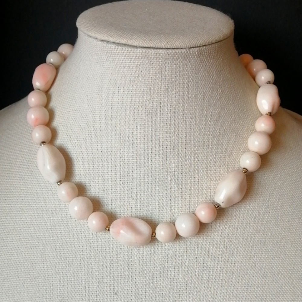 Vintage Angel Pink Lucite Early Acrylic Beads Collar Necklace